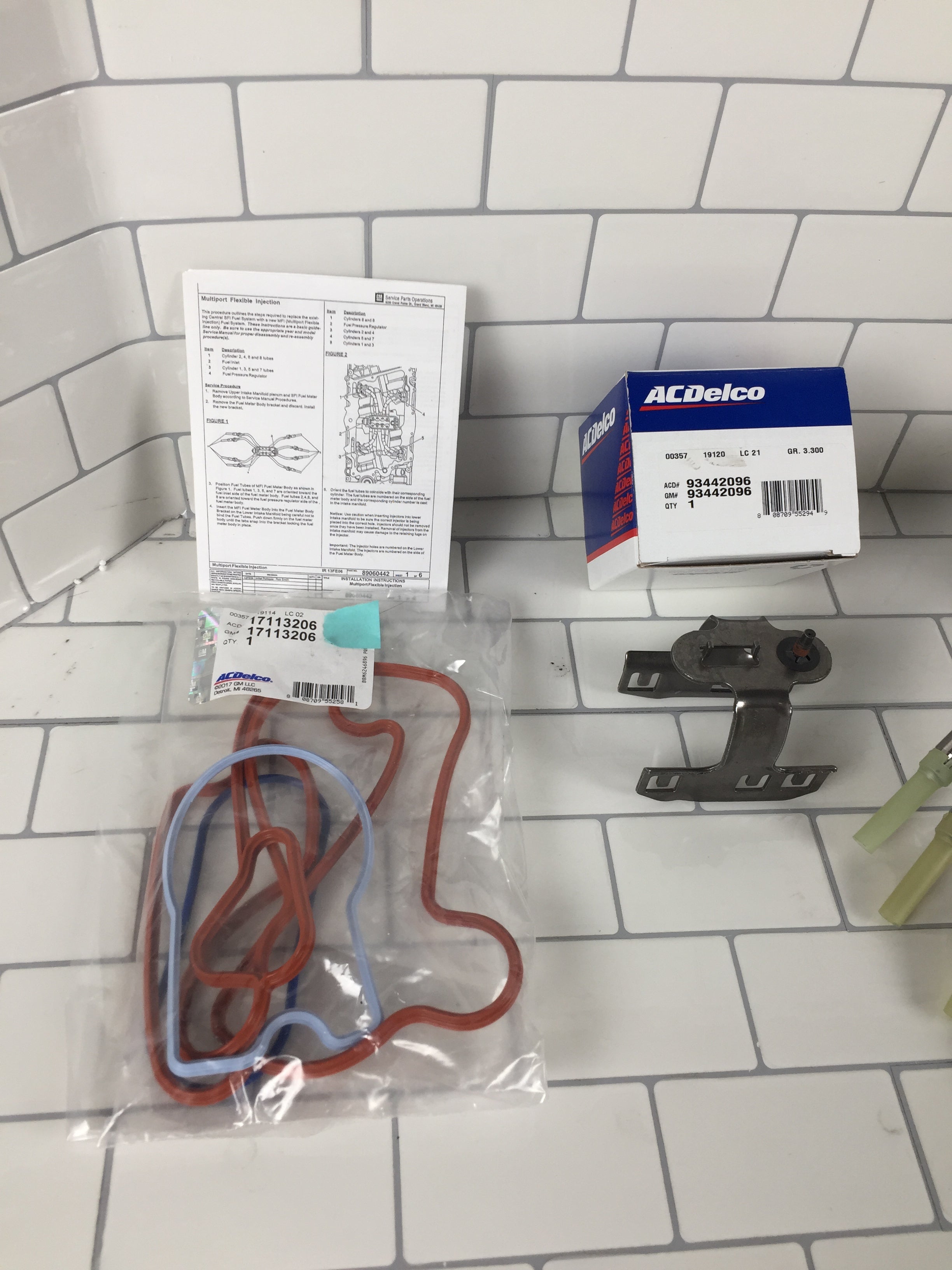 ACDelco 217-3029 GM Original Equipment Fuel Injector Kit with Bracket (6988736135351)